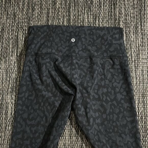 Lululemon Wunder Under Crop (High-Rise) *Full-On Luxtreme 21.5” - Picture 3 of 8